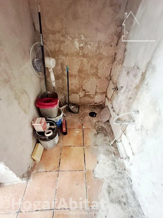 ¡OPORTUNIDAD DE INVERSIÓN! LOCAL COMERCIAL LUMINOSO Y ECONÓMICO PARA REFORMAR — 7
