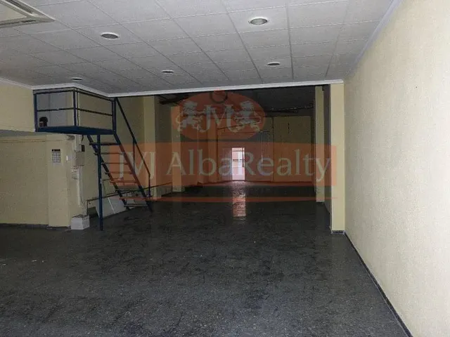 SE VENDE LOCAL 181MTS. A DOS CALLES FACHADA 10.30 Y FACHADA DE 6.30 — 2