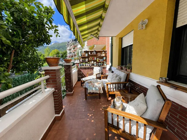 Planta baja con dos terrazas, piscina y pádel en Limpias, Ca