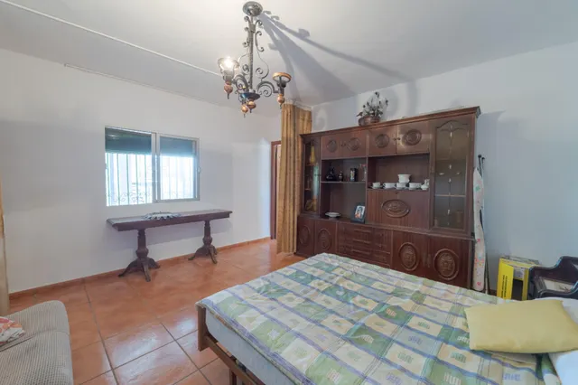 GRAN PARCELA CON VIVIENDA UNIFAMILIAR, 3 APARTAMENTOS, PISCINA Y VISTAS PANORÁMICAS EN PADUL (GRANADA) — 1.430 m2 DE TERRENO — 31