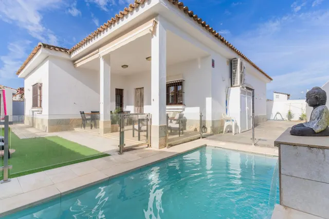 ESPECTACULAR CHALET EN CHICLANA