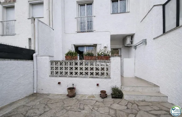 Encantadora casa con piscina comunitaria en zona tranquila d