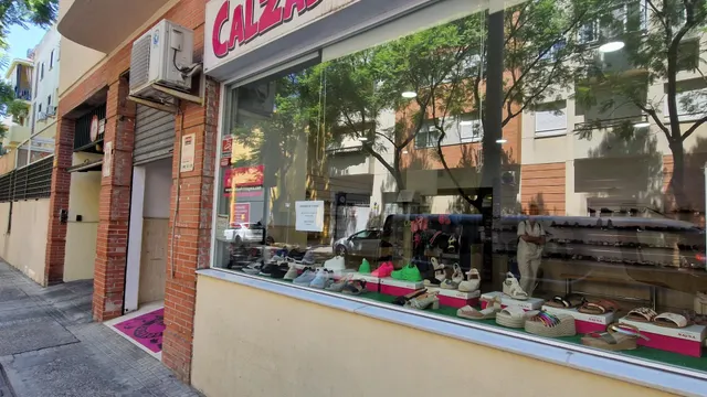 Local comercial con amplio escaparate en Puerta del Sur — 5
