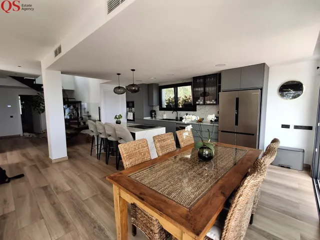 Villa contemporánea con piscina y vistas panorámicas al mar en Cunit — 11
