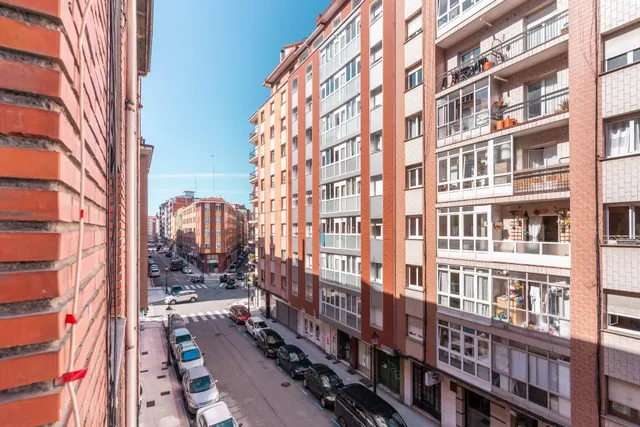 Piso de dos dormitorios con terraza y trastero en el coto, Gijón — 23