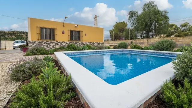 SE VENDE TERRENO URBANO CON VIVIENDA EN EL REBOLLEDO (ALICAN
