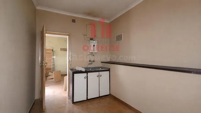 LOCAL COMERCIAL CERCA DEL POSÍO IDEAL PARA PEQUEÑO NEGOCIO — 4