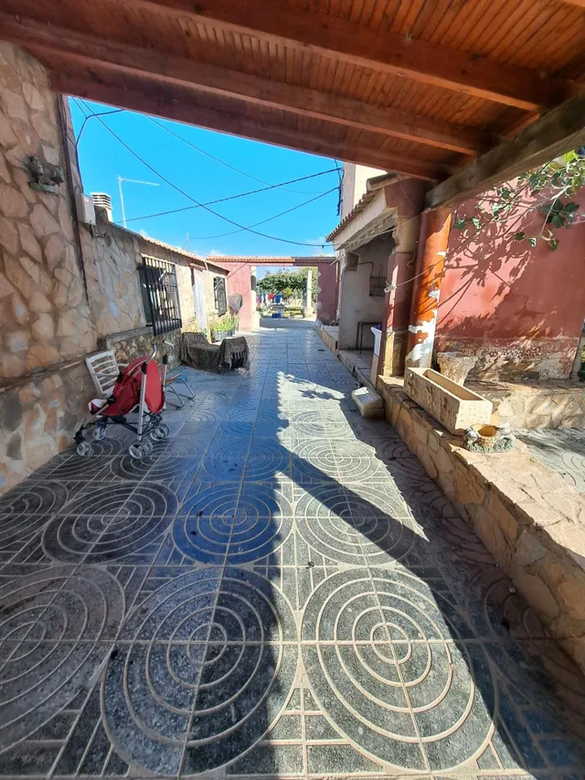 FINCA RURAL CON 4 VIVIENDAS Y NAVE — 25