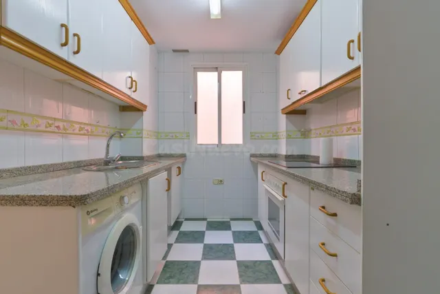 Piso en Alquiler SIN MUEBLES en el Corazón de Granada - foto 4