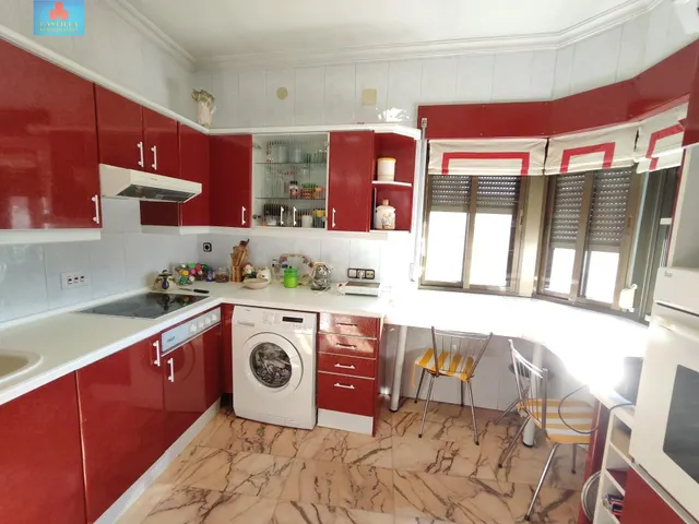 ESPECTACULAR CHALET DE 360M2 CON VISTAS A LAS MURALLAS DE ÁV - foto 3