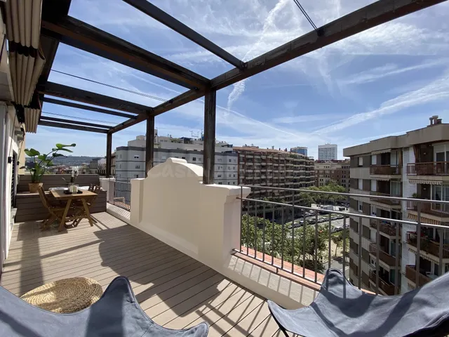Ático con terraza, luz y potencial - foto 2