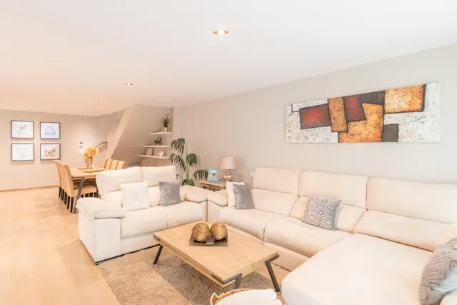 ¡Descubre el hogar de tus sueños en este espectacular chalet independiente! — 42