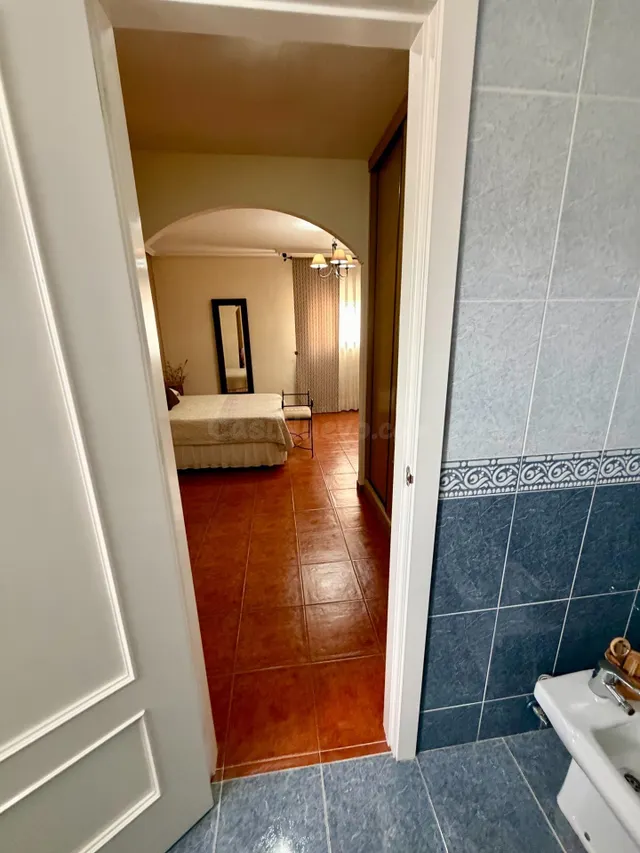 Chalet pareado tipo tríplex de 266 m2 con 4 dormitorios, terrazas, garaje y bodega en Aguadulce Sur — 23