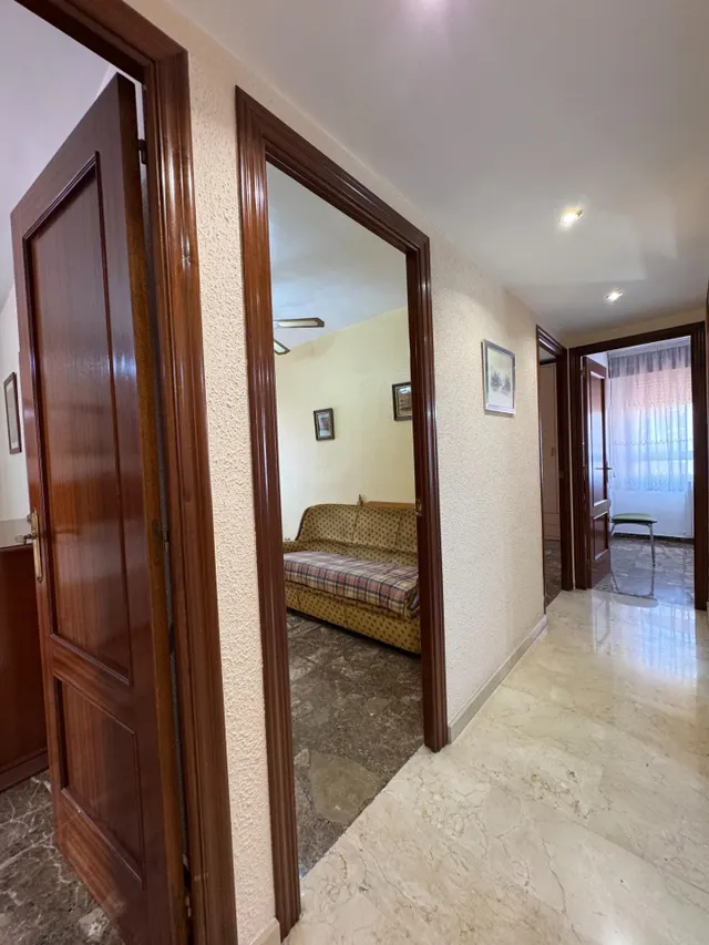 Amplio y Moderno Piso en Avd. Navarra, Zaragoza — 29