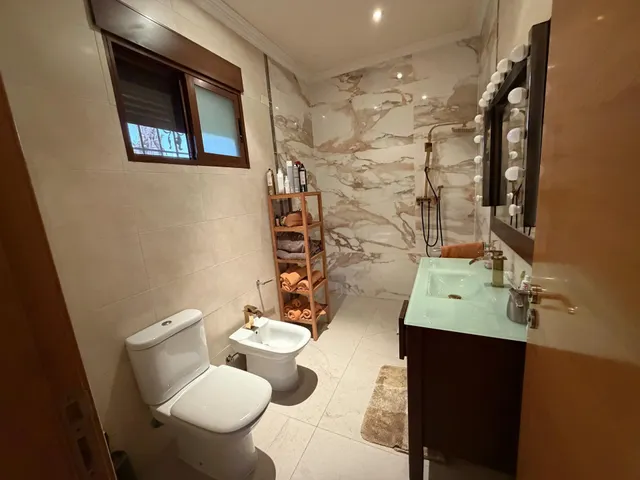 Chalet independiente con 400 m2 construidos, gran parcela y garaje — 12