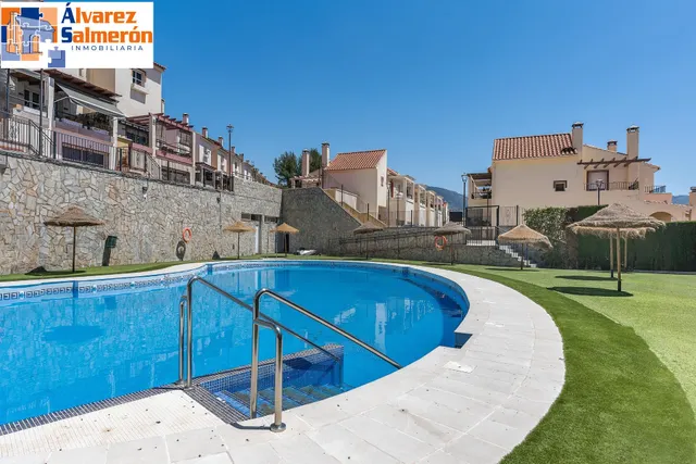 ADOSADA EN URBANIZACIÓN EN HUETOR VEGA — 43