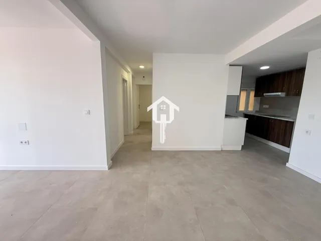Piso en venta en Alicante, 75m2, 3 habitaciones un baño completo, segunda planta con ascensor. plaza de garaje . zona de ciudad elegida — 12
