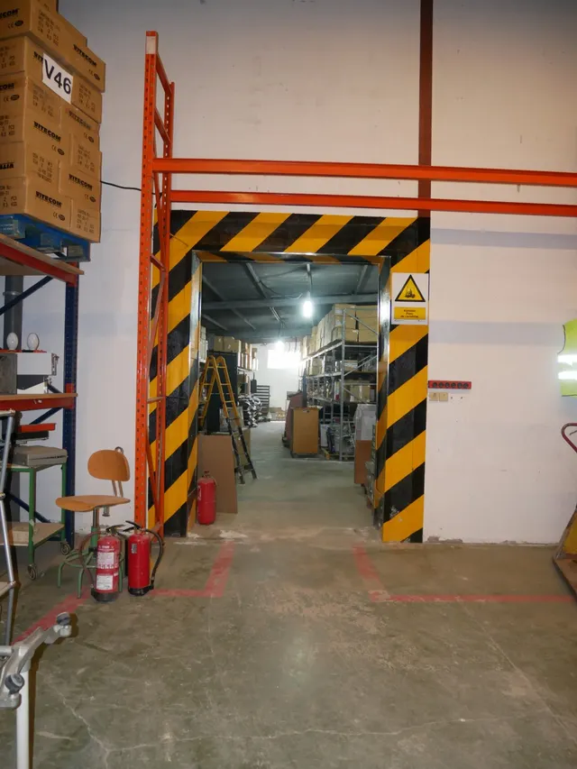 Se venden naves con parcela de 2.868 m2 en Senda De los Garres — 22