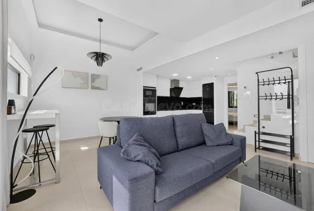 Moderna Vivienda Familiar con Piscina Privada en Excelente Ubicación — 5