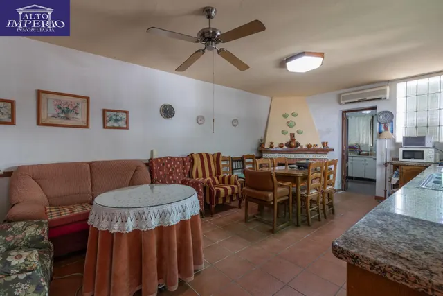EXCEPCIONAL OPORTUNIDAD EN PLENO CENTRO DE HUÉTOR VEGA — 28