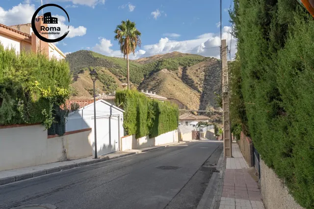 CHALET CON PISCINA Y JARDÍN A SOLO 10 MINUTOS DE GRANADA — 4