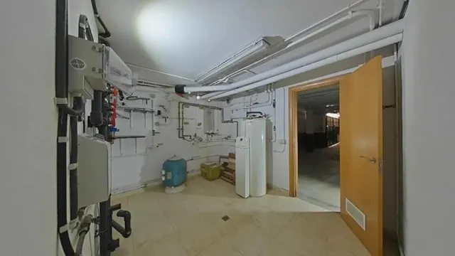 Gran casa con garaje y piscina — 30