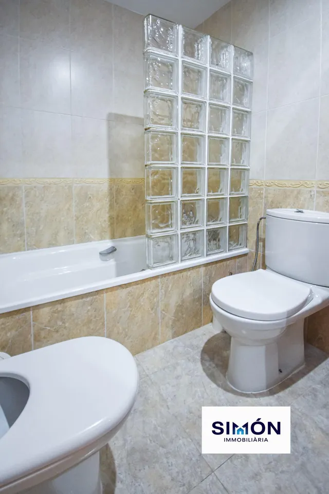 ¡FANTÁSTICA OPORTUNIDAD EN SANTPEDOR! Piso de 3 habitaciones dobles, con balcón y terraza. — 33
