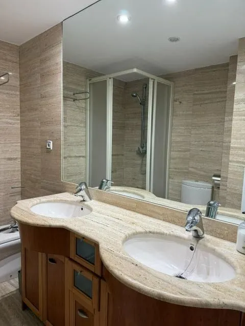 Alquiler de amplio piso en le centro, zona calle correos. — 22
