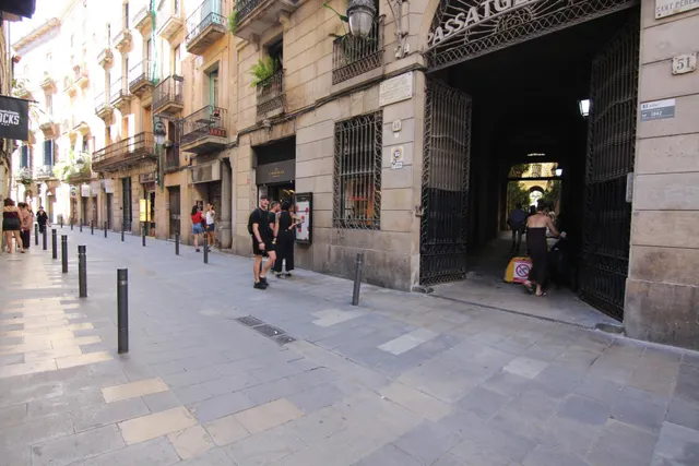 Junto calle Trafalgar,  luminoso segundo piso de 40 metros cuadrados con cédula de habitabilidad — 28