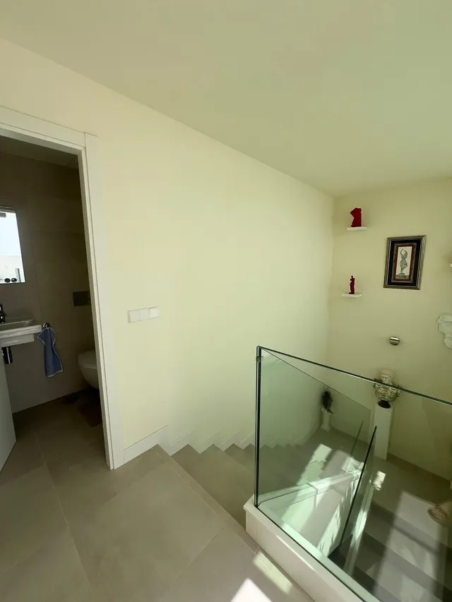 **Exclusivo chalet adosado en Sotogrande Alto: elegancia, confort y calidad de vida** — 18