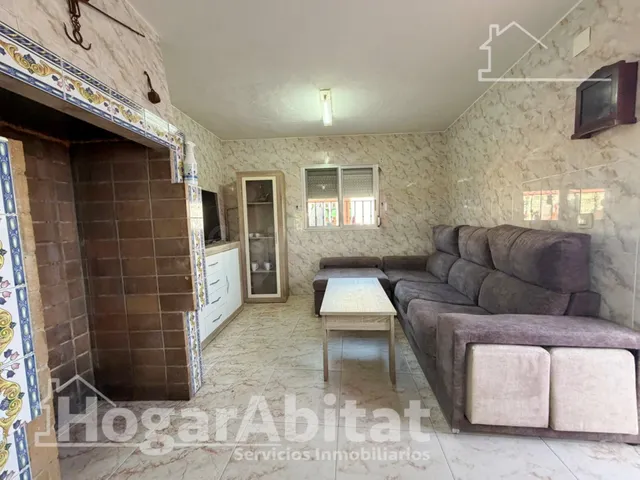 Chalet con piscina, garaje, terraza y barbacoa — 4
