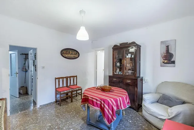 Amplia casa independiente de seis dormitorios a un paso del pantano de los Bermejales — 31