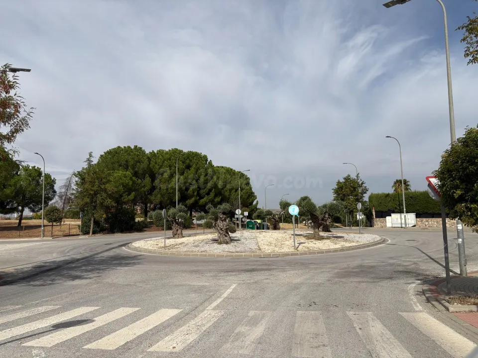 PARCELAS A LA VENTA EN OTURA, URBANIZACION, DESDE 550 METROS, EDIFICABILIDAD 0,40 IDEAL PARA CONSTRUIR CHALET INDEPENDIENTE.
