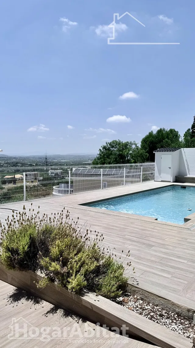 GRAN CHALET DE DOS PLANTAS CON PISCINA Y VISTAS DESPEJADAS — 26