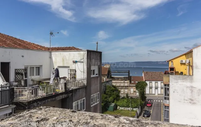 Piso en Vilagarcía de Arousa: ¡Tu Oportunidad Frente al Mar!