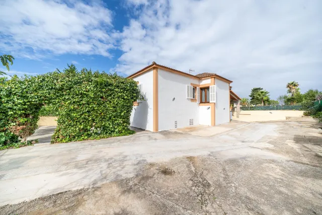 Chalet con amplio jardín y posibilidad de doble vivienda — 34