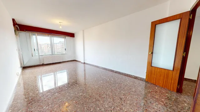 Piso con garaje y trastero parque Miraflores - foto 3