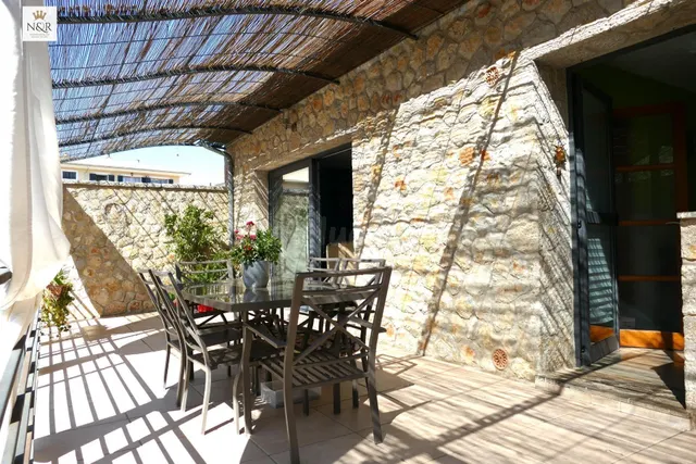 CASA UNIFAMILIAR CON JARDÍN Y GARAJE - foto 3