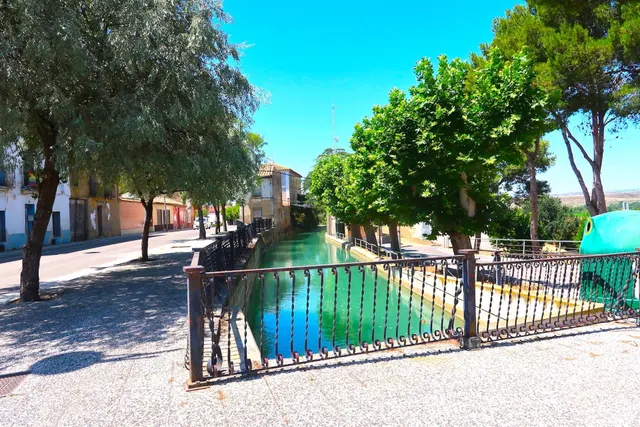 SAN MATEO DE GALLEGO,  PARCELA URBANA VALLADA de  1.860 m2. — 20