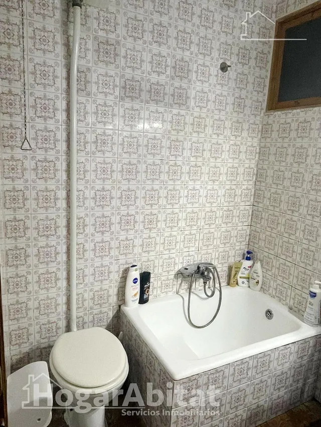 AMPLIA CASA CON MUCHAS POSIBILIDADES — 23