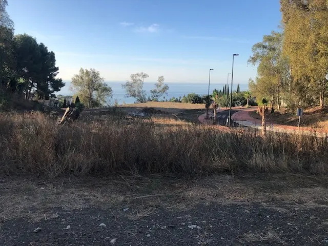 se venden parcelas urbanas en una exclusiva urbanizacion en benalmadena — 13