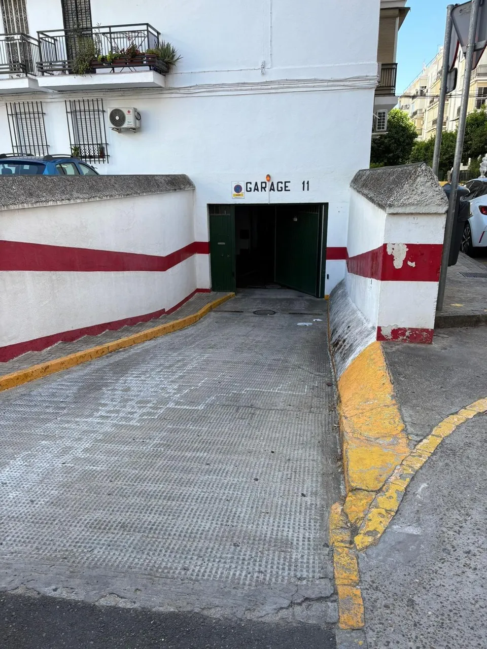 GARAJE Y TRASTERO EN TRIANA