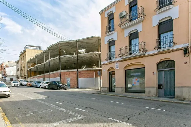LOCAL COMERCIAL EN VENDA  A IGUALADA - PASSEIG VERDAGUER — 2