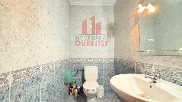 AMPLIO LOCAL COMERCIAL EN PLENO CENTRO DE OURENSE — 10