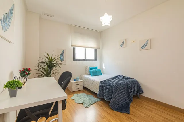 vivienda con piscina, plaza de garaje, terraza, 3 habitaciones y 2 baños — 4