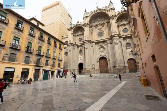 ¡Oportunidad única en el corazón de Granada! — 2