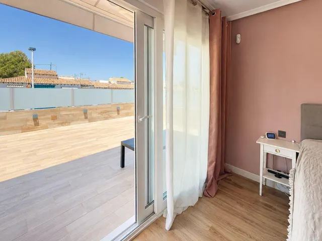 Casa reformada de 5 dormitorios con piscina privada, gran terraza y placas solares en Los Balcones — 7