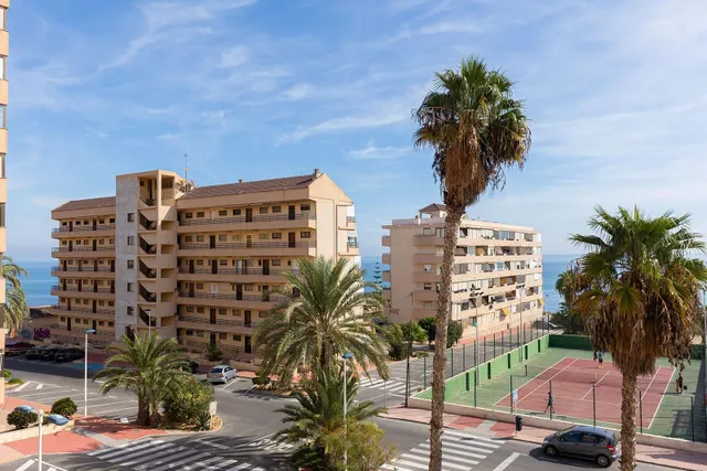 Apartamento de dos dormitorios con vistas la mar — 18