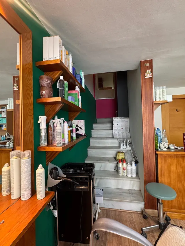 SE VENDE EXCELENTE LOCAL — 11