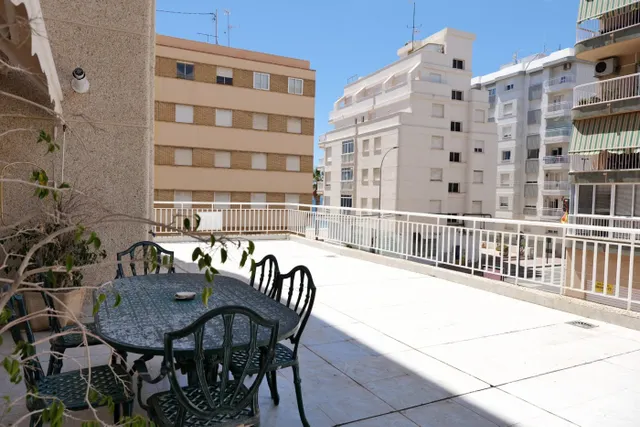 Amplio Piso con Terraza y Vistas al Mar — 25